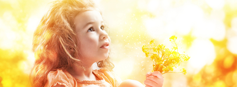 Durch emotionale Entgiftung mit Theta Healing zu mehr Lebensfreude Glückliches Kind - Emotionale Entgiftung mit Theta Healing