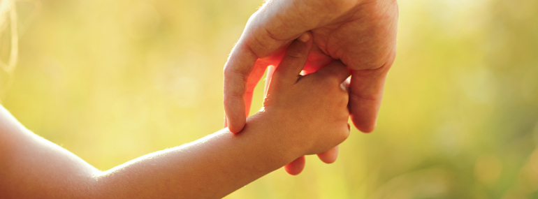 Kind an der Hand des Vaters - Was fürchtest du?